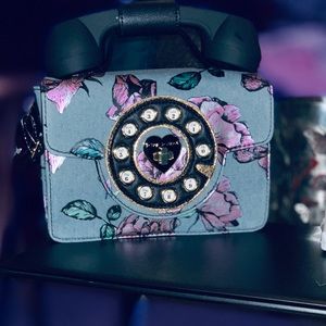 BETSEY JOHNSON WIRELESS HEADSET